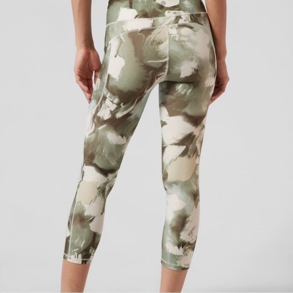 Athleta Ultimate Stash II Capri - Picture 2 of 8